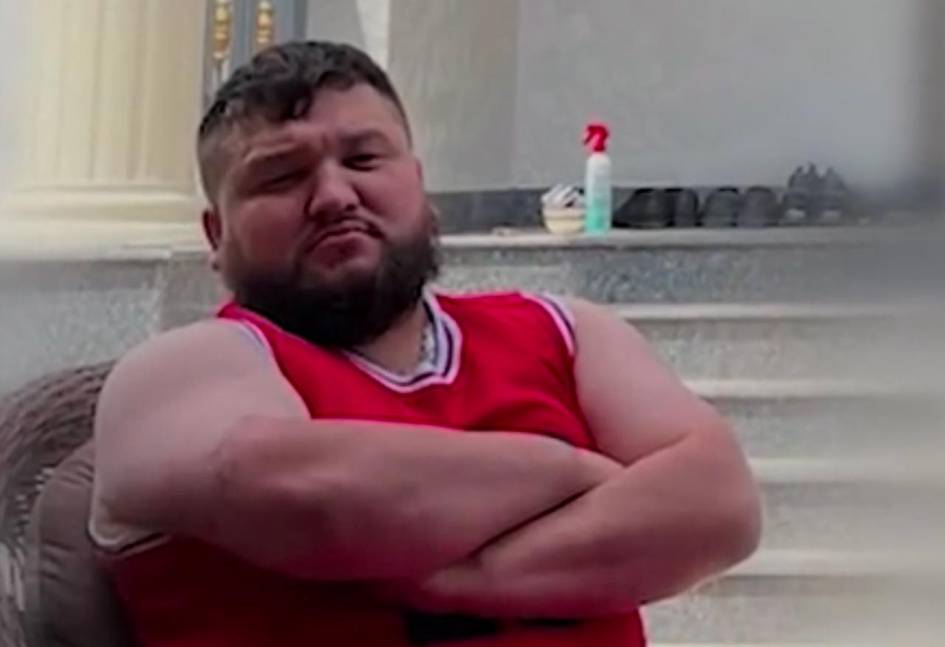 Наманганда кўча безорилиги билан шуғулланган “Эшон” лақабли шахс ушланди (видео)